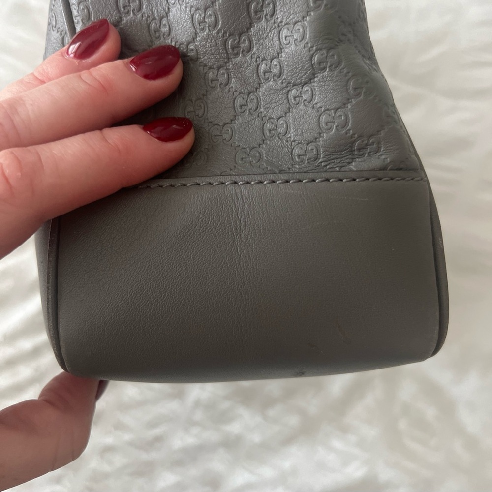 Gucci Embossed Gray Leather Shoulder Bag - Picture 3 of 10